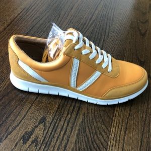 Brand new sunny yellow Vionic sneakers!